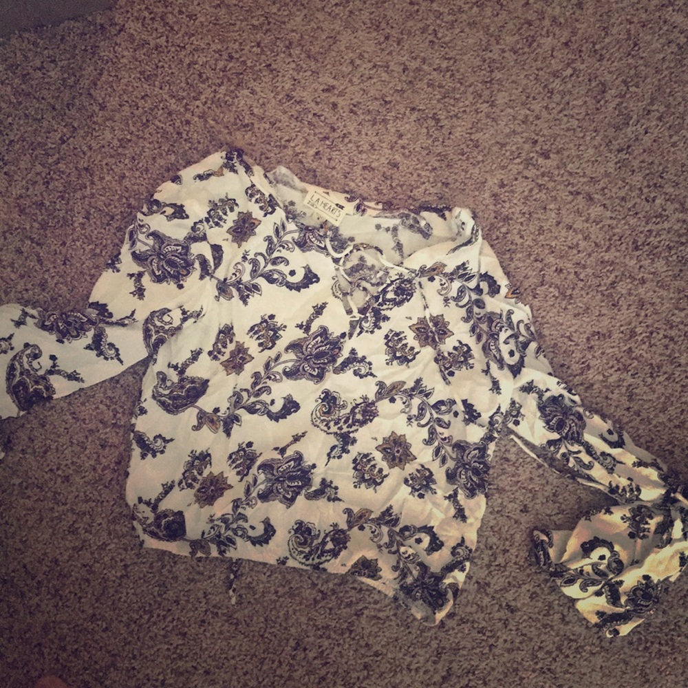 Front tie up cute shirt never worn!